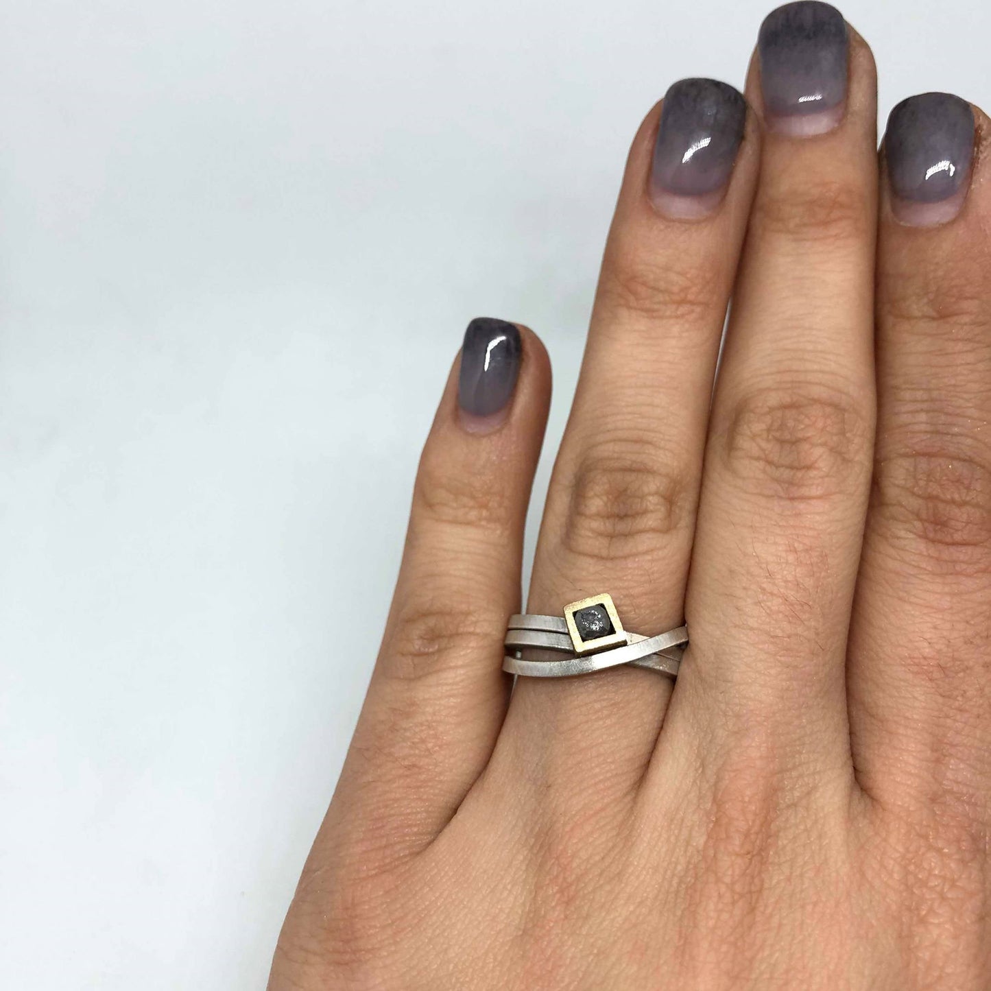 Anillo LIO de plata, oro y diamante en bruto