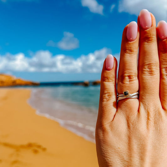 Anillo LIO de plata, oro y diamante en bruto negro