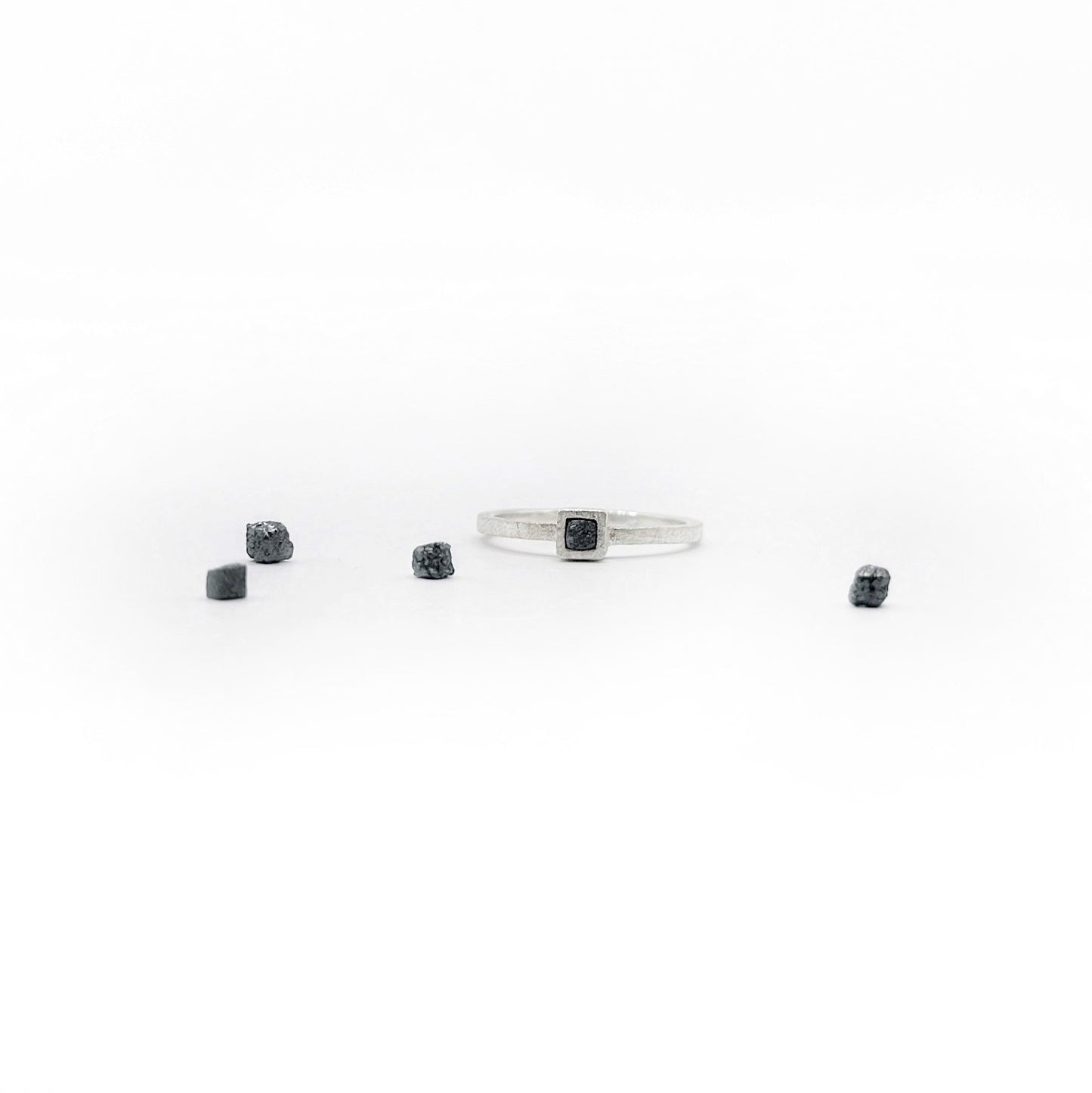 Anell DOT □ diamant en brut NEGRE