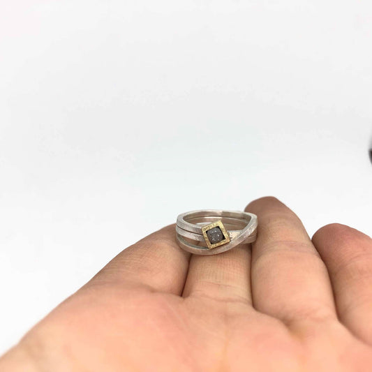 Anillo LIO de plata, oro y diamante en bruto