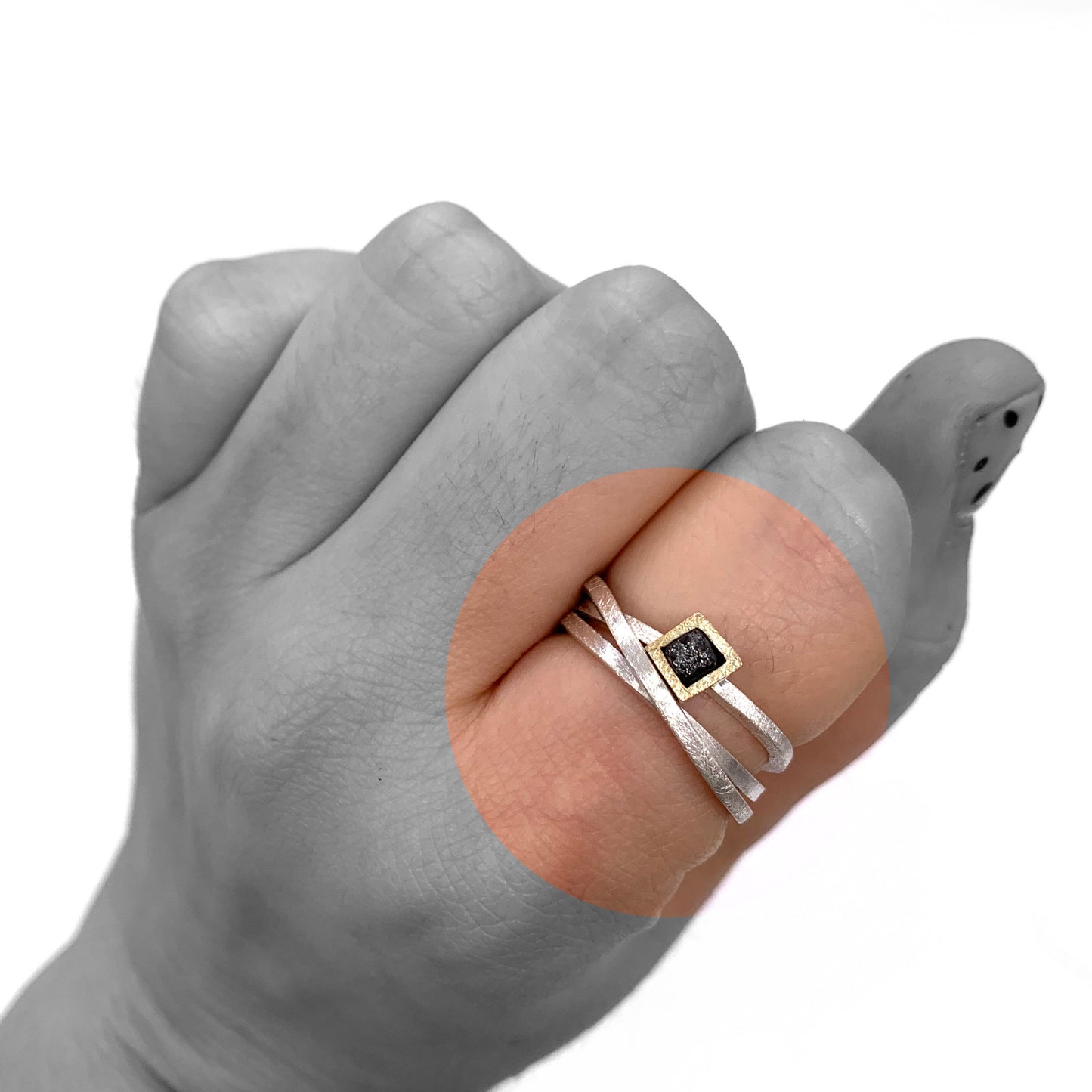 Anillo LIO de plata, oro y diamante en bruto negro
