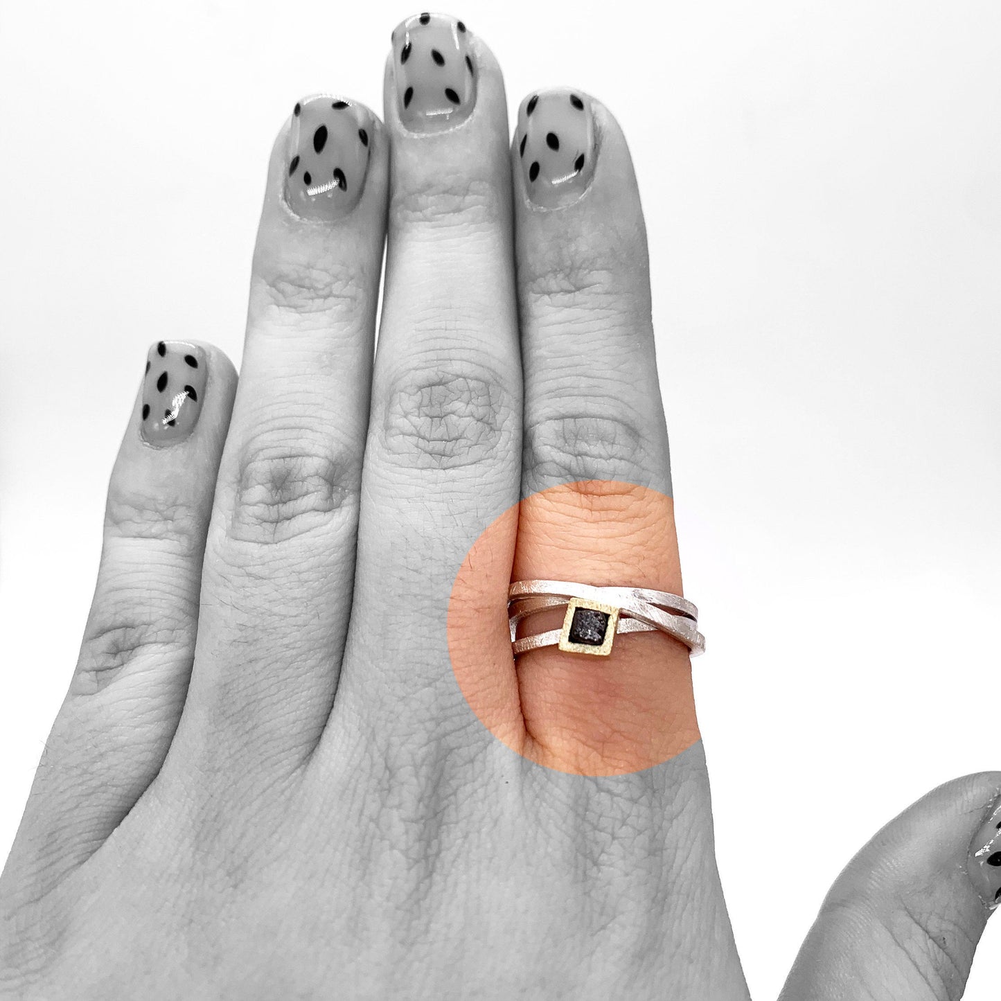 Anillo LIO de plata, oro y diamante en bruto negro