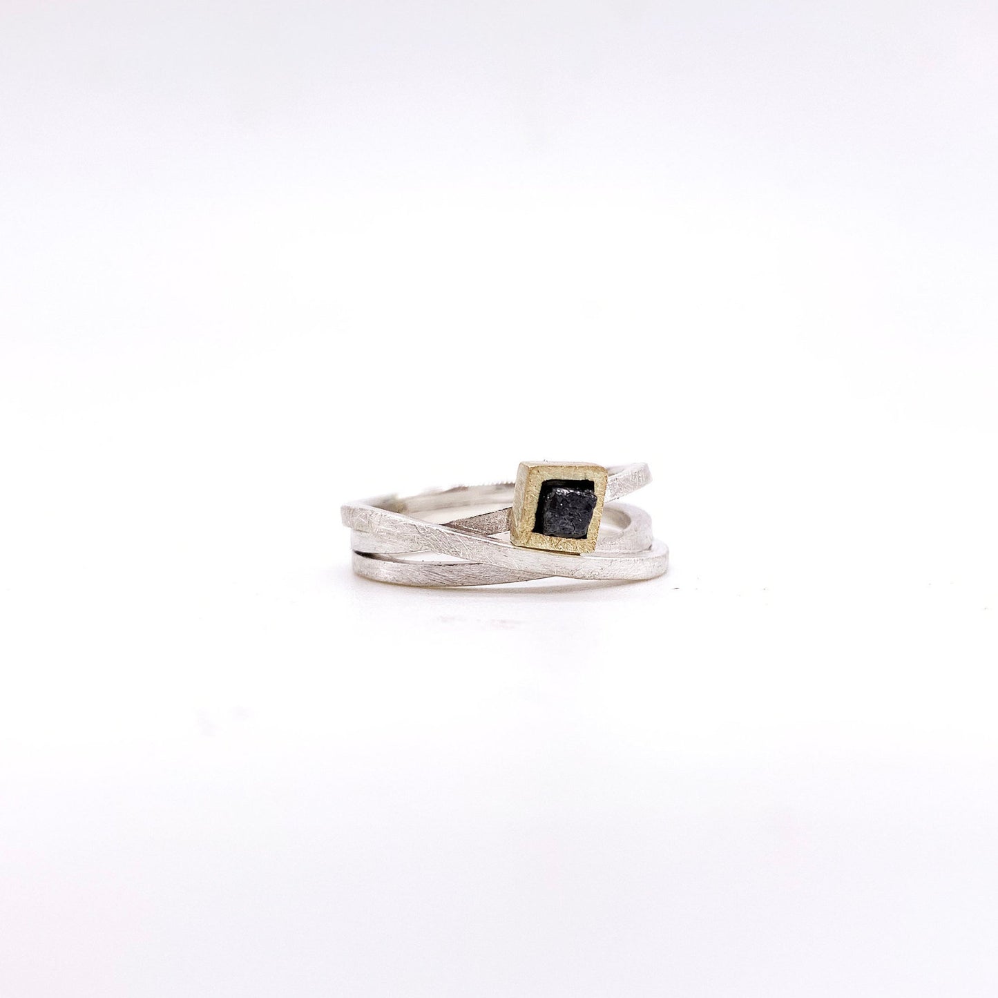 Anillo LIO de plata, oro y diamante en bruto negro